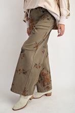 Load image into Gallery viewer, Easel Flower Print Stretch Washed Twill Pants
