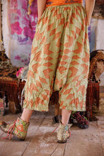Load image into Gallery viewer, Magnolia Pearl Quiltwork Garcon Trousers
