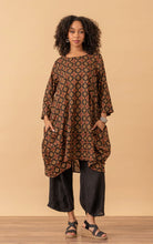 Load image into Gallery viewer, Trade Cloth Passementire 3/4 Sleeve Bubble Tunic
