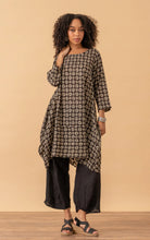 Load image into Gallery viewer, Trade Cloth Passementire 3/4 Sleeve Bubble Tunic
