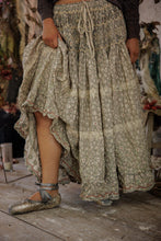 Load image into Gallery viewer, Magnolia Pearl Floral Chrystal Skirt
