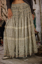 Load image into Gallery viewer, Magnolia Pearl Floral Chrystal Skirt
