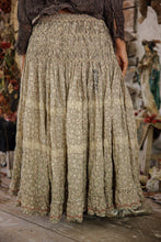 Load image into Gallery viewer, Magnolia Pearl Floral Chrystal Skirt
