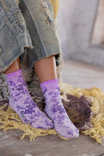 Load image into Gallery viewer, Magnolia Pearl Floral MP Socks
