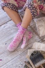 Load image into Gallery viewer, Magnolia Pearl Vol Du Jardin MP Socks.
