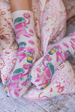 Load image into Gallery viewer, Magnolia Pearl Special Delivery MP Socks
