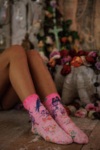 Load image into Gallery viewer, Magnolia Pearl Two Birds MP Socks
