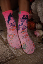 Load image into Gallery viewer, Magnolia Pearl Two Birds MP Socks
