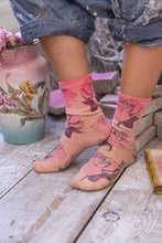 Load image into Gallery viewer, Magnolia Pearl All For Roses MP Socks

