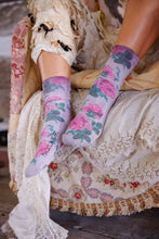 Load image into Gallery viewer, Magnolia Pearl Floral MP Socks
