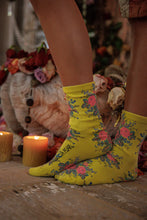Load image into Gallery viewer, Magnolia Pearl Floral MP Socks
