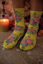 Load image into Gallery viewer, Magnolia Pearl Floral MP Socks
