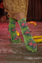 Load image into Gallery viewer, Magnolia Pearl Floral MP Socks
