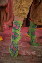 Load image into Gallery viewer, Magnolia Pearl Floral MP Socks
