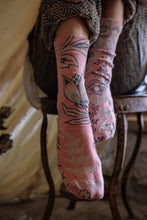 Load image into Gallery viewer, Magnolia Pearl Floral MP Socks
