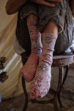 Load image into Gallery viewer, Magnolia Pearl Floral MP Socks
