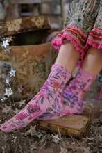 Load image into Gallery viewer, Magnolia Pearl Floral MP Socks
