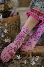 Load image into Gallery viewer, Magnolia Pearl Floral MP Socks
