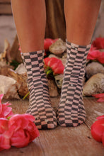 Load image into Gallery viewer, Magnolia Pearl Art Class MP Socks
