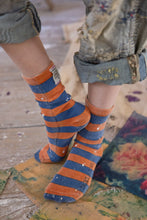 Load image into Gallery viewer, Magnolia Pearl Art Class MP Socks
