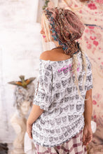 Load image into Gallery viewer, Magnolia Pearl Skulls T
