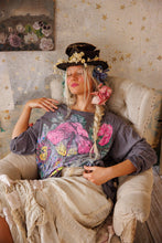 Load image into Gallery viewer, Magnolia Pearl Flor De La Passion Viggo T
