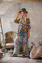 Load image into Gallery viewer, Magnolia Pearl Star Appliqué Viggo T
