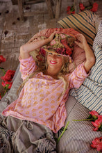 Load image into Gallery viewer, Magnolia Pearl Viggo T
