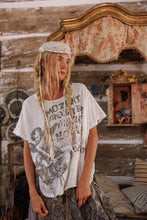 Load image into Gallery viewer, Magnolia Pearl Mozart Mozart T
