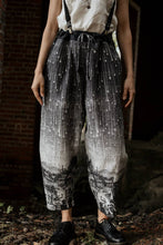 Load image into Gallery viewer, Market of Stars Stargazer Linen Cropped Artist Pant with Falling Stars Print.
