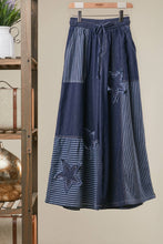 Load image into Gallery viewer, Mello Frayed Star Patch Denim Wide Pants
