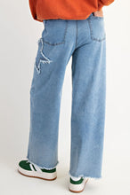 Load image into Gallery viewer, Easel Star Patch Detailing Washed Stretch Denim Pants
