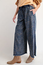 Load image into Gallery viewer, Easel Animal/Floral Printed Washed Denim Pants
