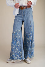 Load image into Gallery viewer, Easel Floral Print Bell Bottom Pants
