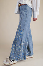 Load image into Gallery viewer, Easel Floral Print Bell Bottom Pants
