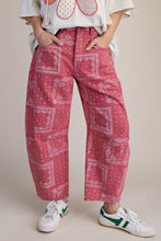 Load image into Gallery viewer, Easel Bandana Print Pant
