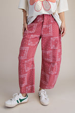 Load image into Gallery viewer, Easel Bandana Print Pant
