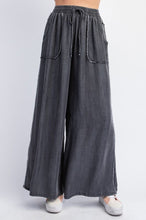 Load image into Gallery viewer, Easel Washed Chambray Palazzo Pants

