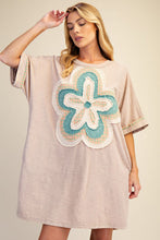 Load image into Gallery viewer, Easel Floral Patch Front Washed Cotton Dress
