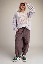 Load image into Gallery viewer, Easel Flower Patch Front Washed Cotton Top
