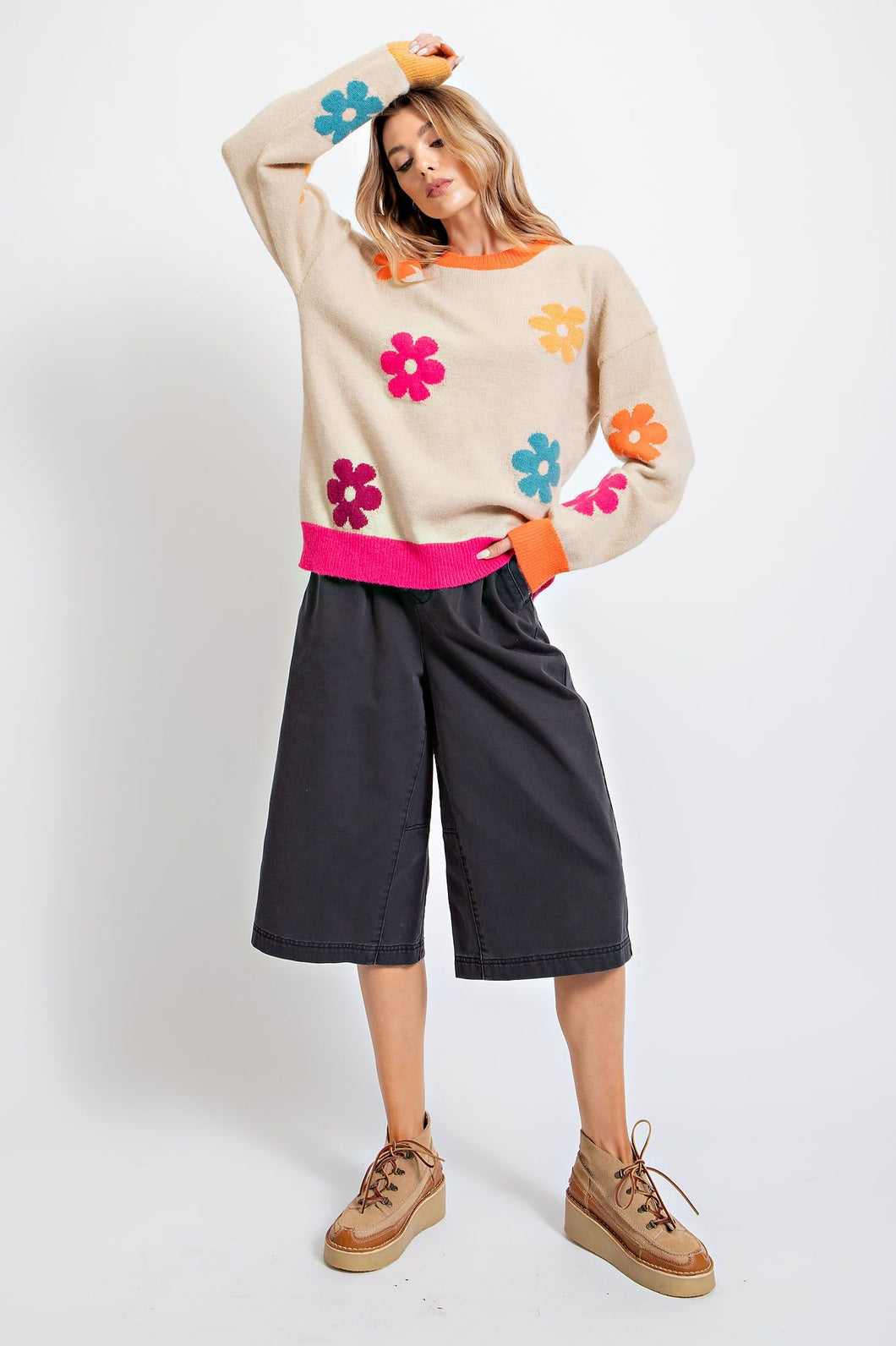 Easel Flower Daisy Patterned Sweater