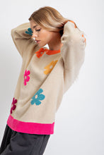 Load image into Gallery viewer, Easel Flower Daisy Patterned Sweater
