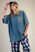 Load image into Gallery viewer, Easel Crochet Pocket Mineral Washed Top
