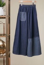 Load image into Gallery viewer, Mello Frayed Star Patch Denim Wide Pants
